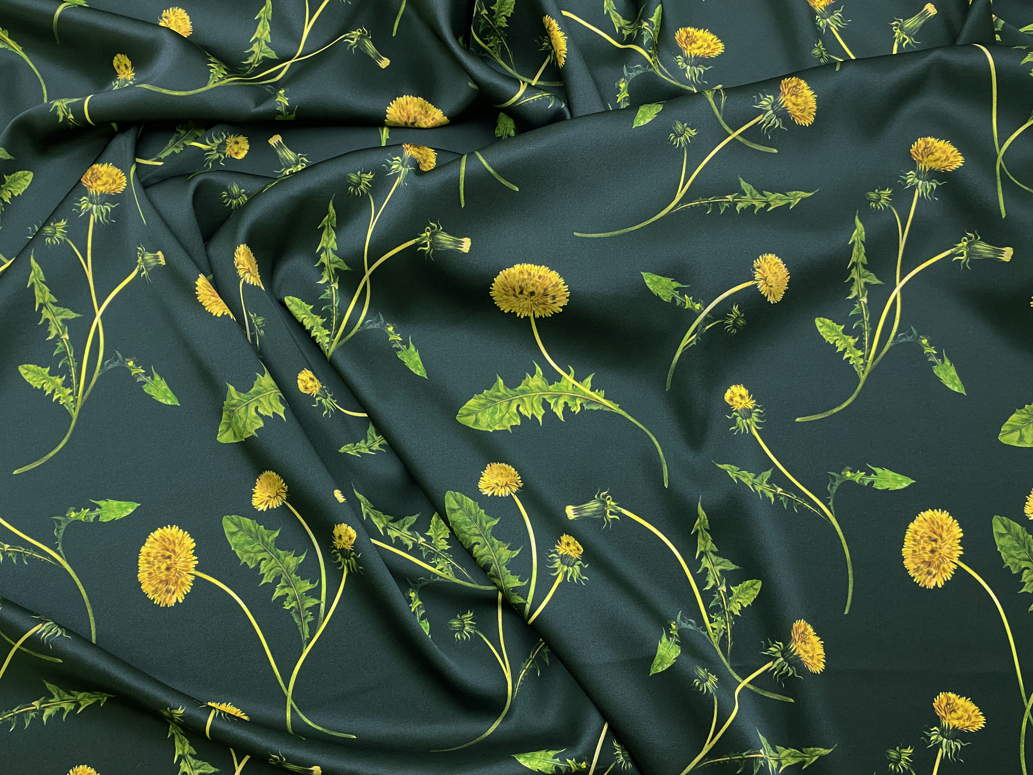 Ткань Атласный Шёлк зелёного цвета с принтом  жёлтые одуванчики  46438 2