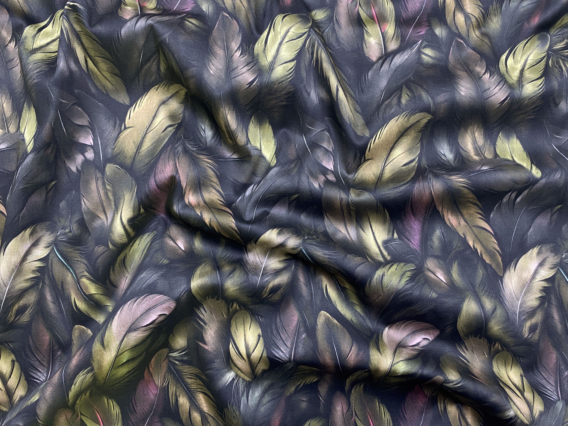 Ткань Хлопок  тёмно-зелёного цвета с принтом перья 14230 2